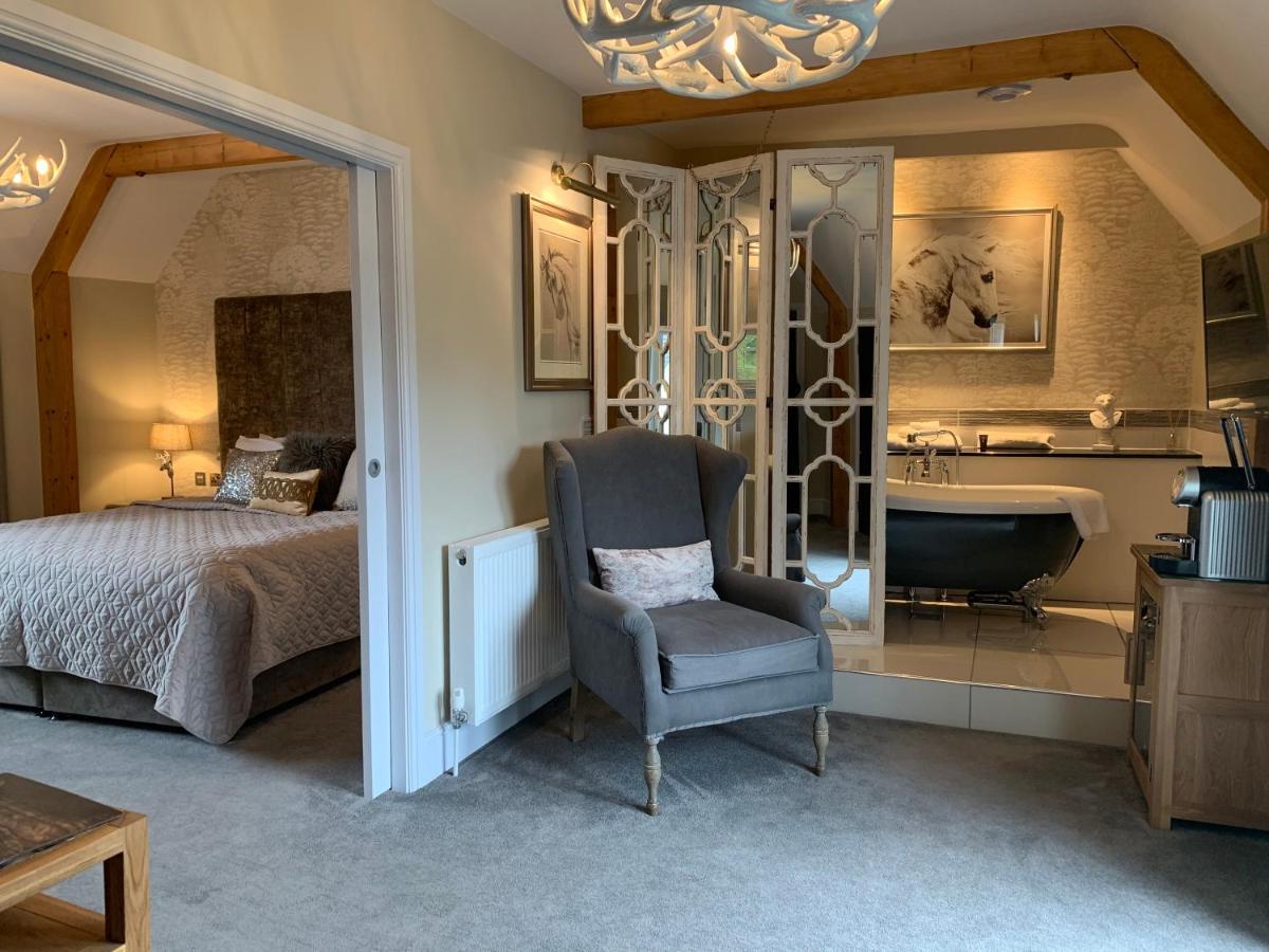 The Wheatsheaf Hotel, Sandbach Exteriér fotografie A suite at The Swan